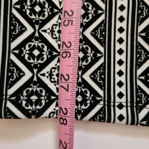 Iris Basic Pattern Pencil Skirt Size Large NWT - Picture 4 of 5